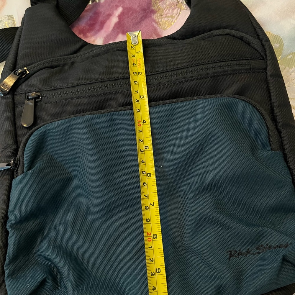 Rick Steves travel crossbody Bag - Picture 3 of 4